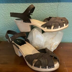 Swedish Hasbeens size 40, 9/9.5 brown suede leather sandals